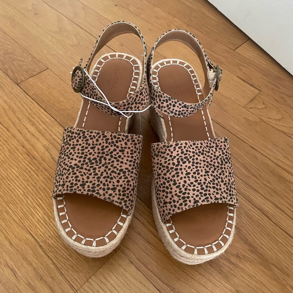 NWT Women’s sandals